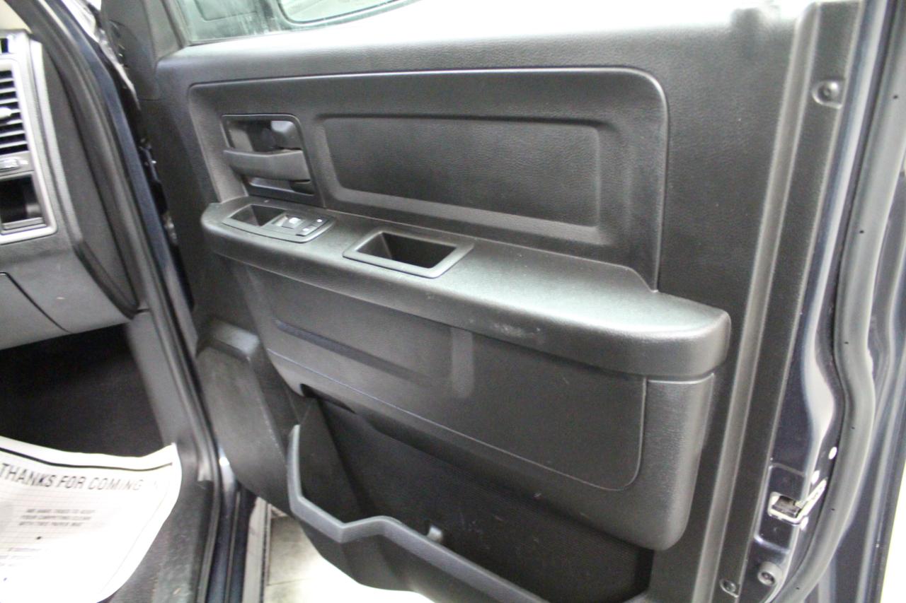 RAM 1500 Classic Express 4x4 Quad Cab 6'4" Box 2019