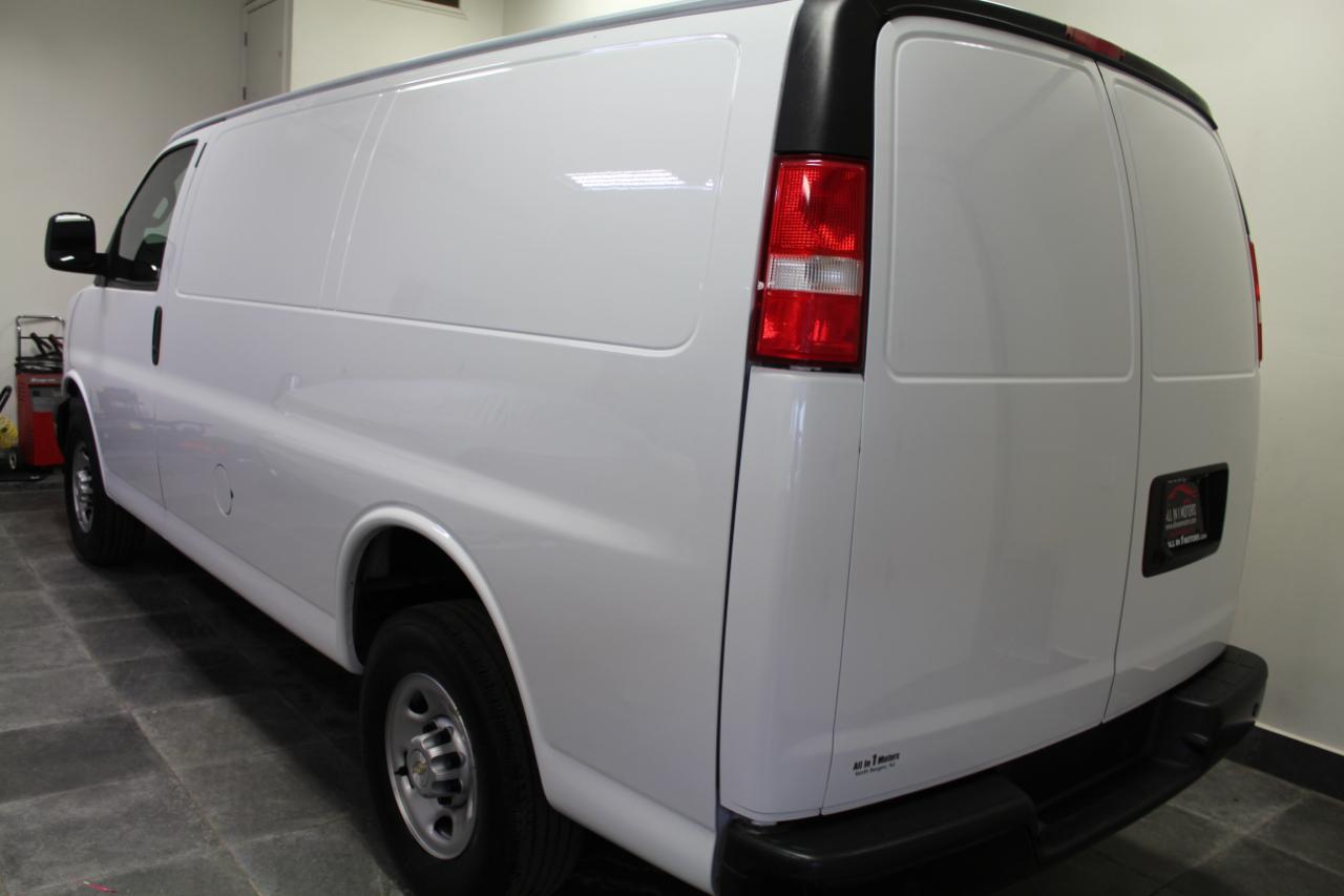 Chevrolet Express Cargo Van RWD 2500 135" 2023