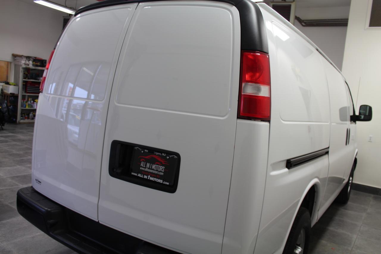 Chevrolet Express Cargo Van RWD 2500 135" 2023