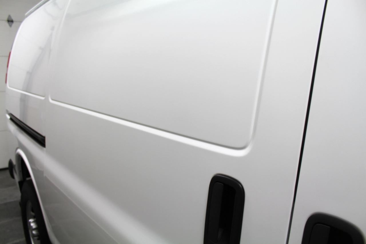 Chevrolet Express Cargo Van RWD 2500 135" 2023