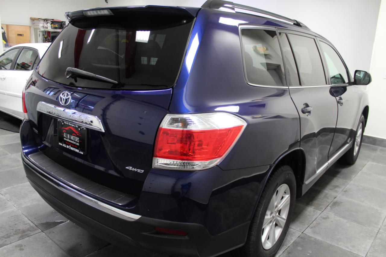 Toyota Highlander 4WD 4dr V6 (Natl) 2012