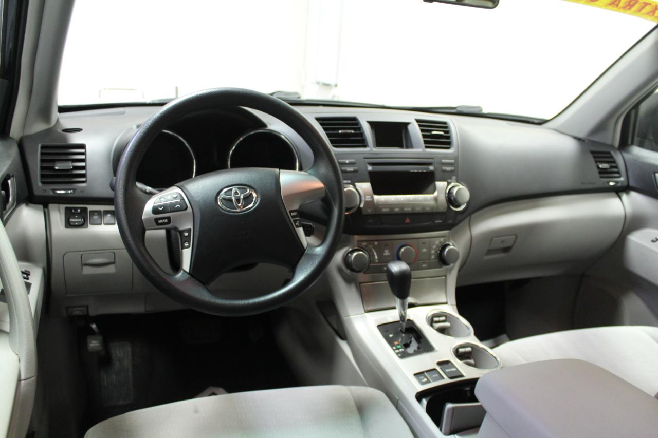Toyota Highlander 4WD 4dr V6 (Natl) 2012