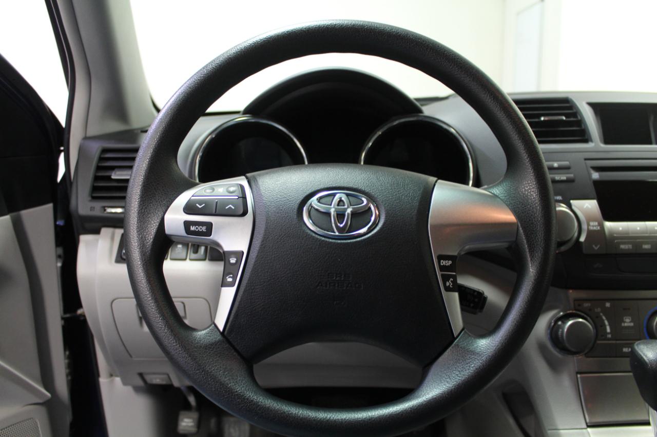 Toyota Highlander 4WD 4dr V6 (Natl) 2012