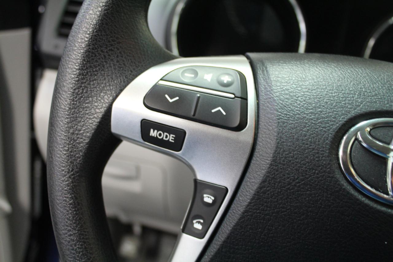 Toyota Highlander 4WD 4dr V6 (Natl) 2012