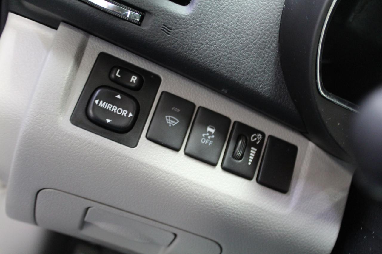 Toyota Highlander 4WD 4dr V6 (Natl) 2012