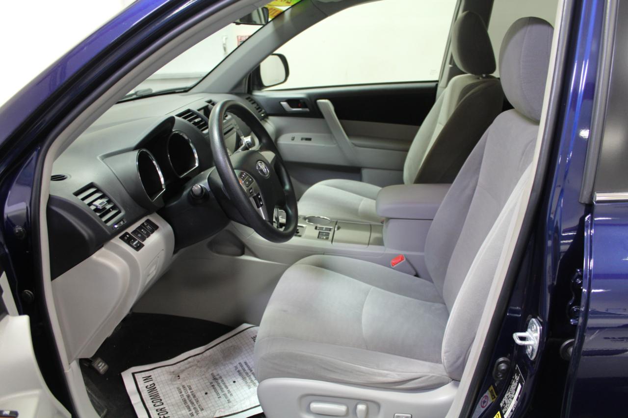 Toyota Highlander 4WD 4dr V6 (Natl) 2012