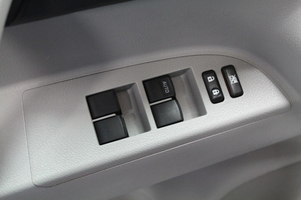 Toyota Highlander 4WD 4dr V6 (Natl) 2012