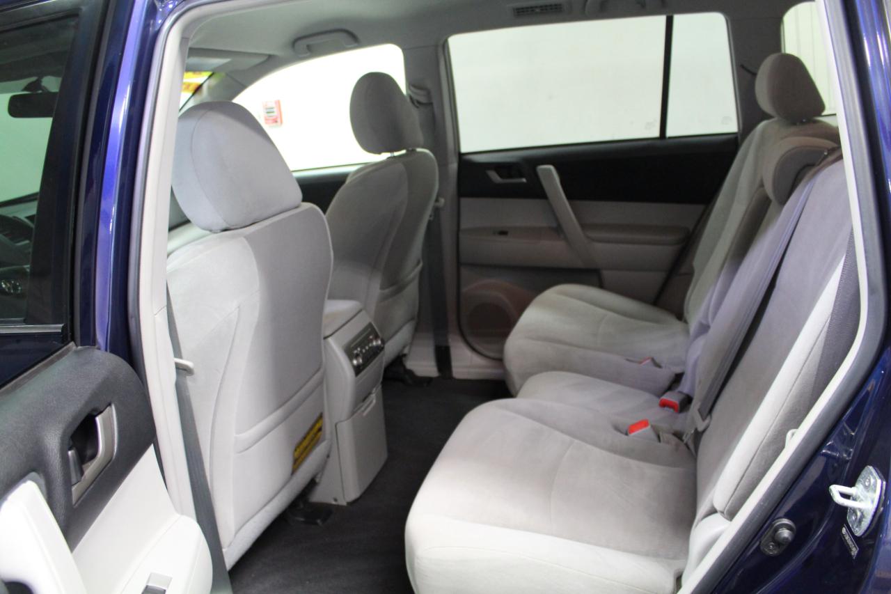 Toyota Highlander 4WD 4dr V6 (Natl) 2012