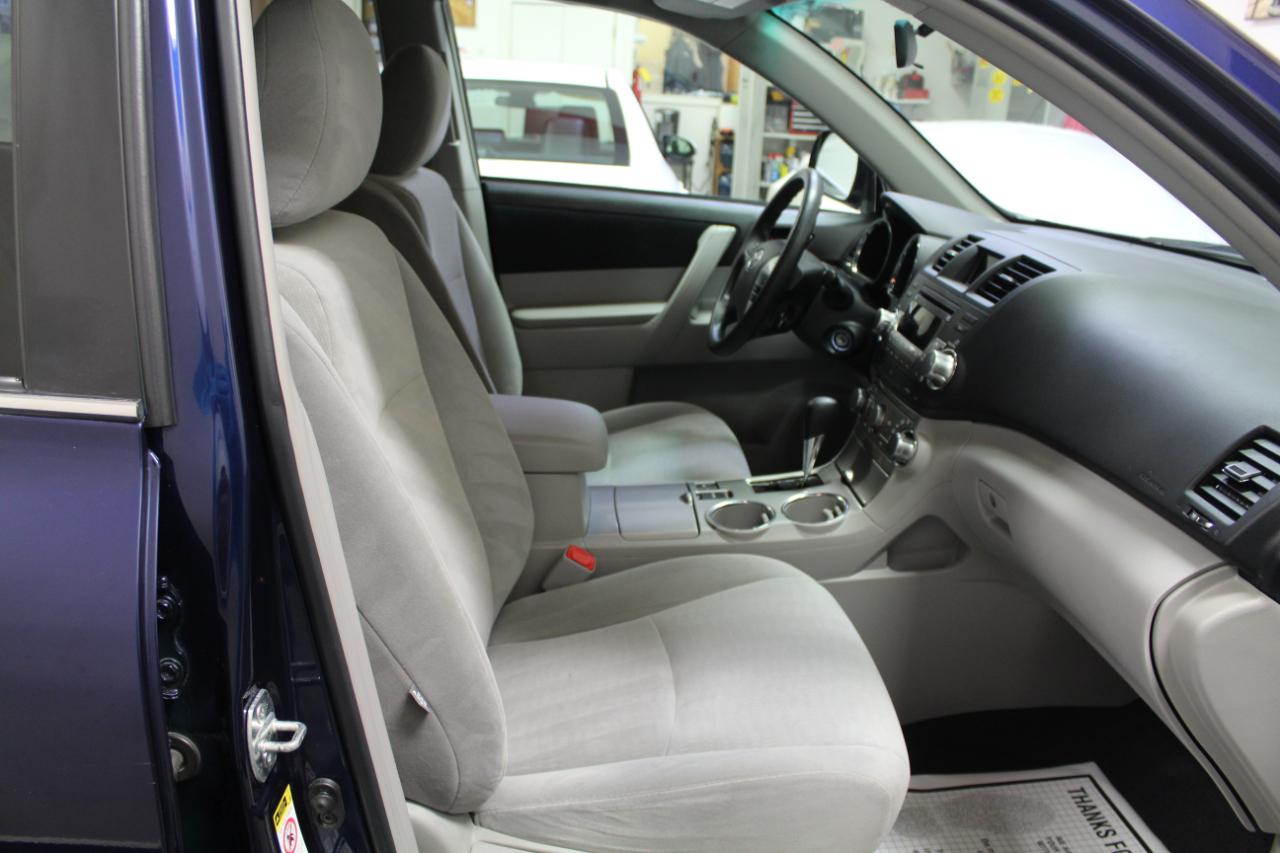 Toyota Highlander 4WD 4dr V6 (Natl) 2012