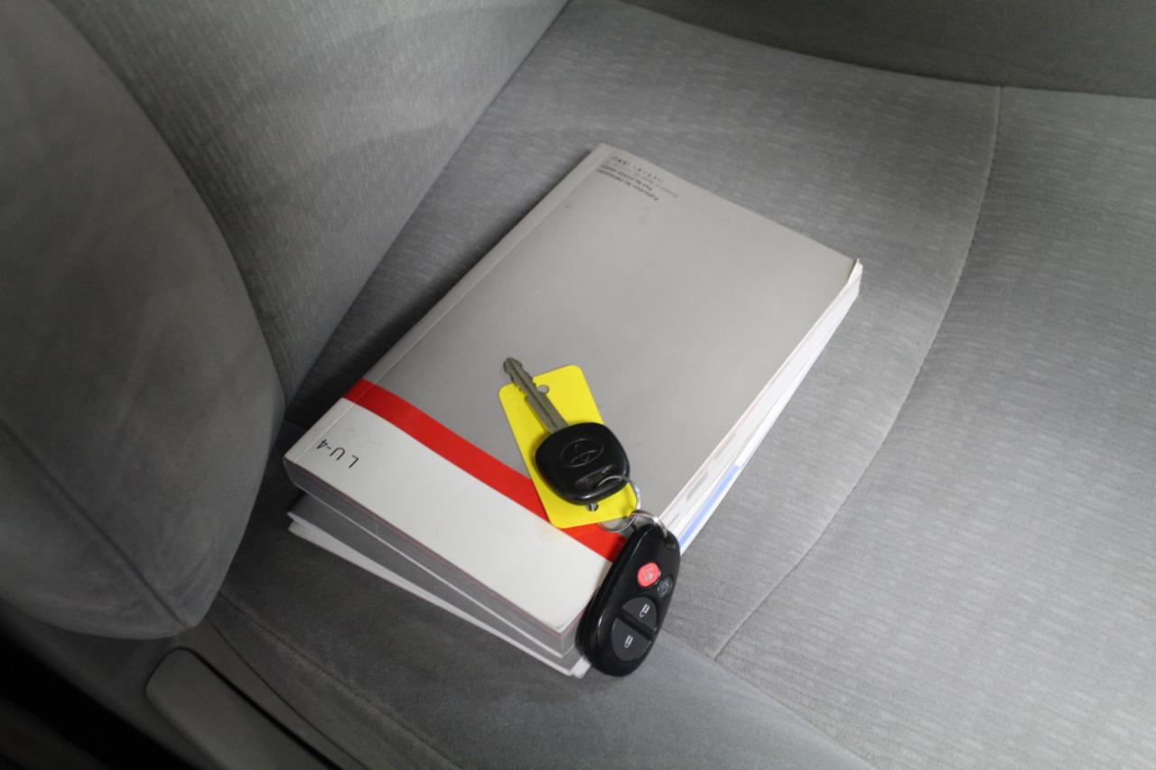 Toyota Highlander 4WD 4dr V6 (Natl) 2012