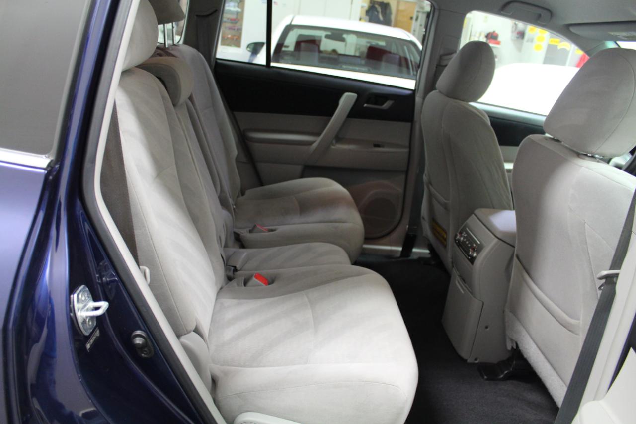 Toyota Highlander 4WD 4dr V6 (Natl) 2012