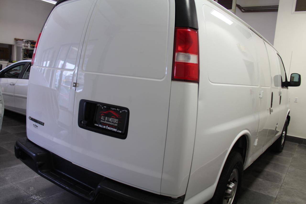 Chevrolet Express Cargo Van RWD 2500 135" 2020