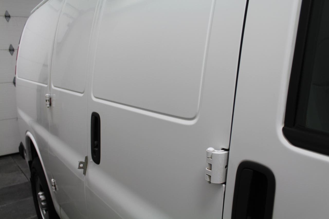 Chevrolet Express Cargo Van RWD 2500 135" 2020