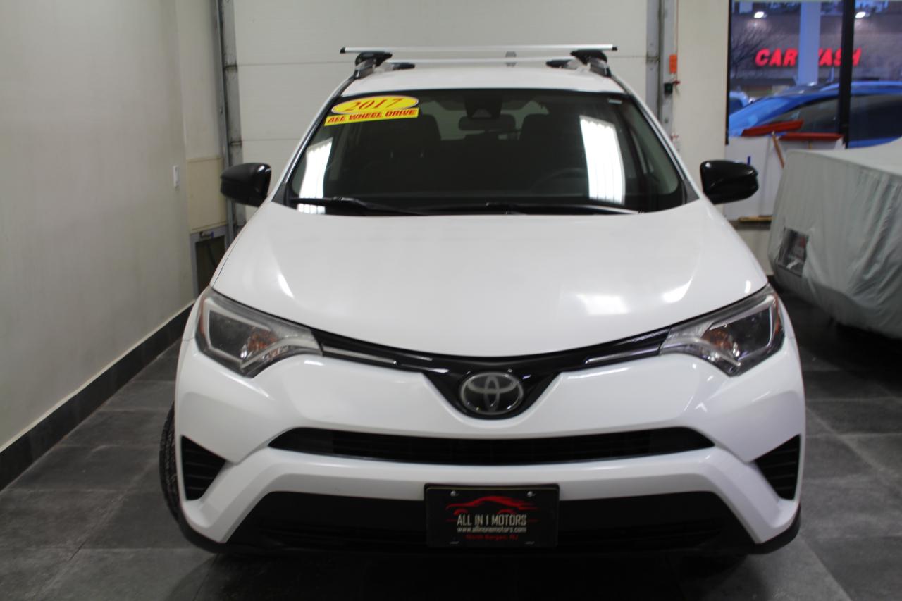 Toyota RAV4 LE AWD (Natl) 2017