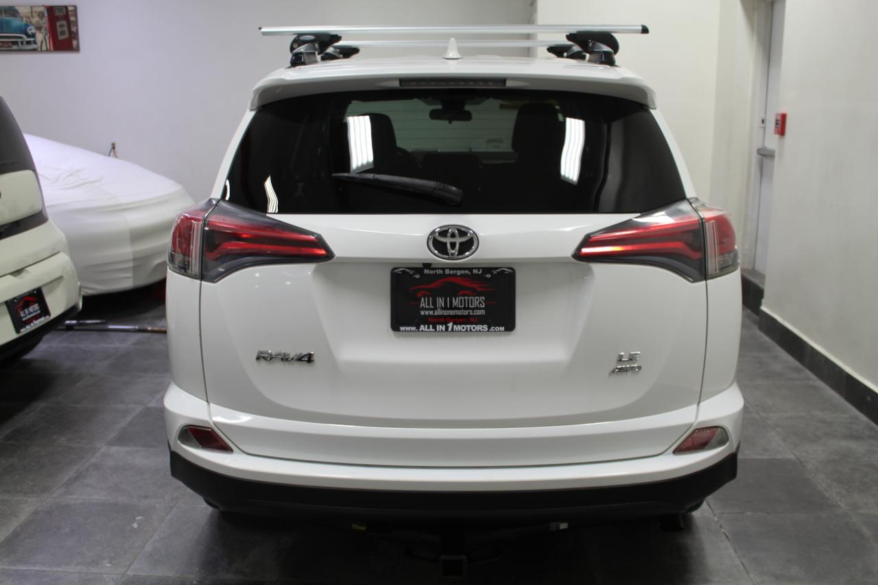 Toyota RAV4 LE AWD (Natl) 2017