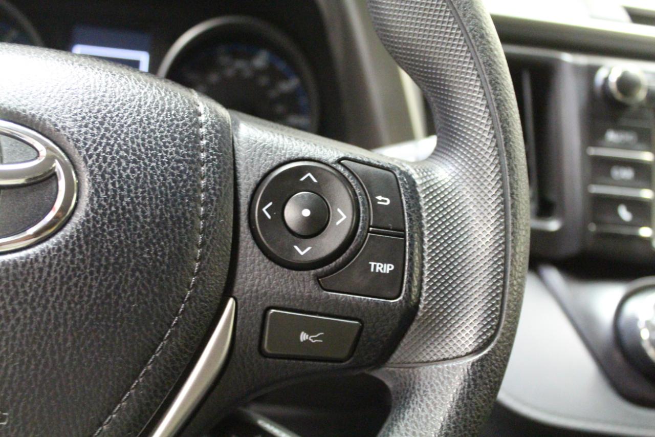 Toyota RAV4 LE AWD (Natl) 2017