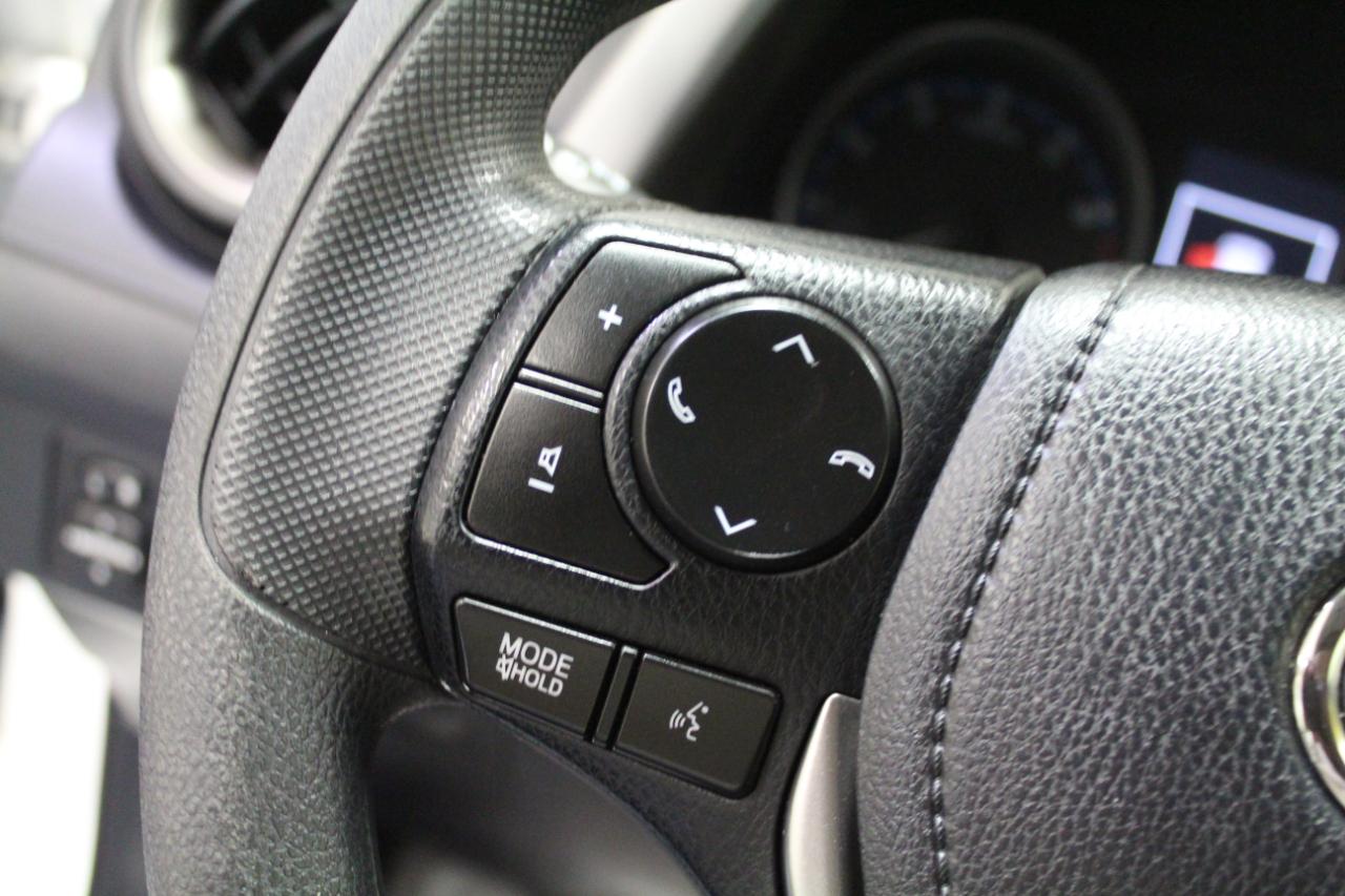 Toyota RAV4 LE AWD (Natl) 2017