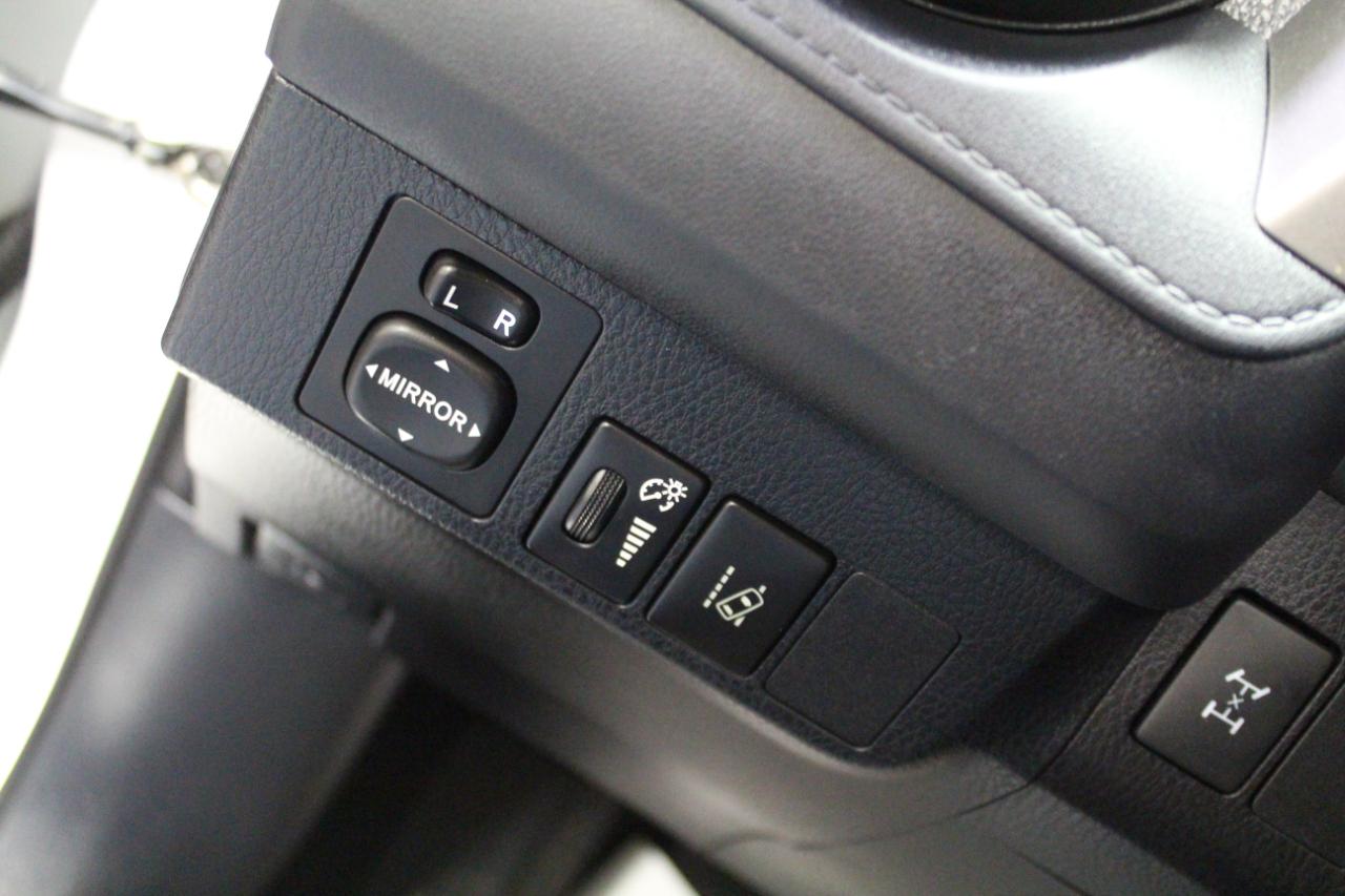 Toyota RAV4 LE AWD (Natl) 2017