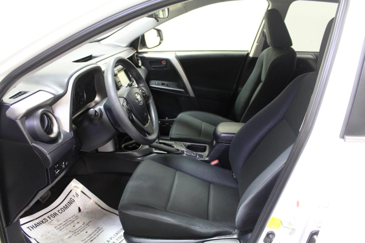 Toyota RAV4 LE AWD (Natl) 2017