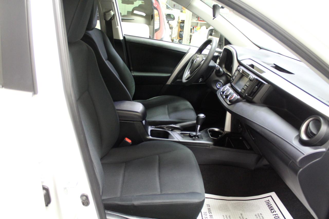 Toyota RAV4 LE AWD (Natl) 2017