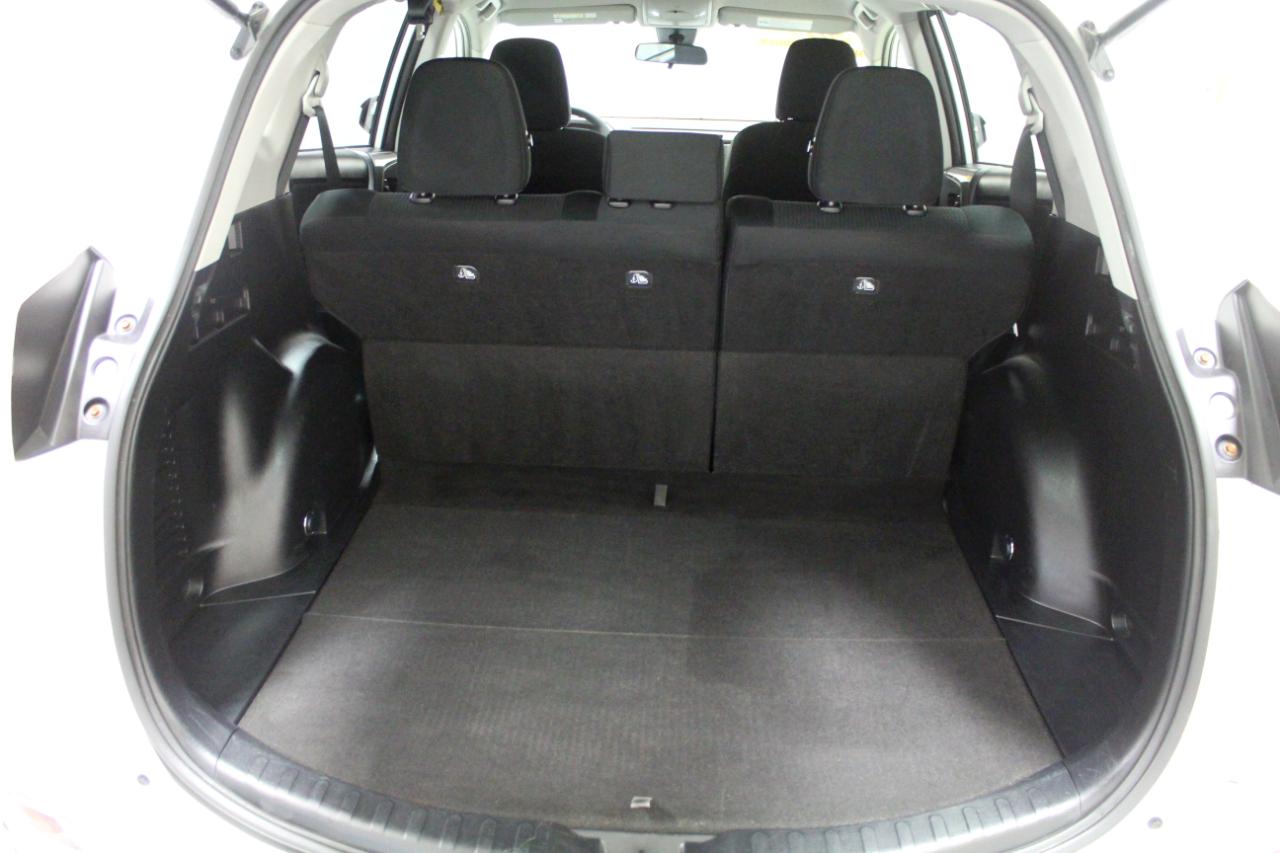 Toyota RAV4 LE AWD (Natl) 2017