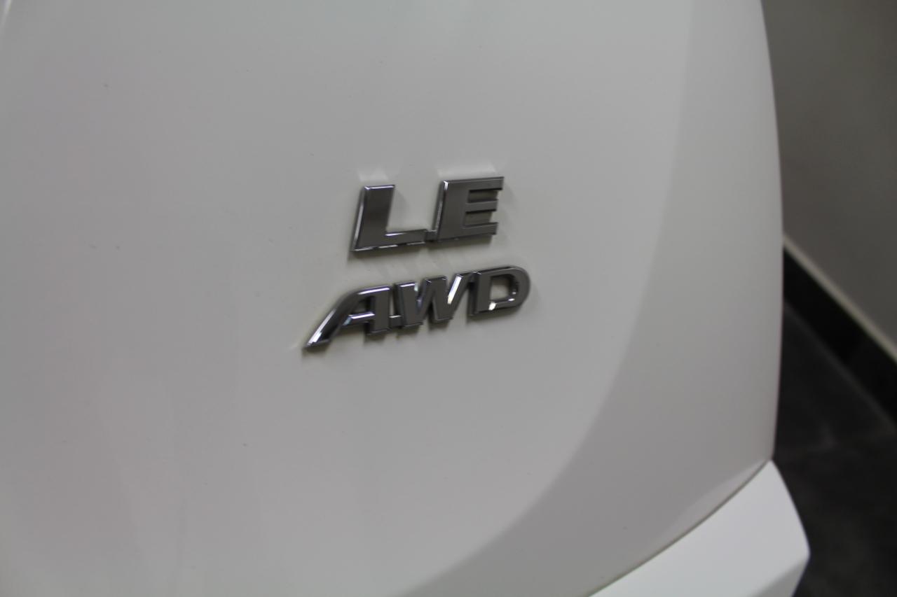 Toyota RAV4 LE AWD (Natl) 2017