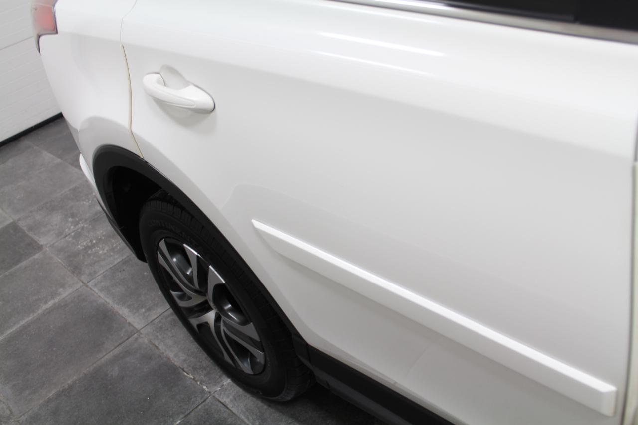 Toyota RAV4 LE AWD (Natl) 2017