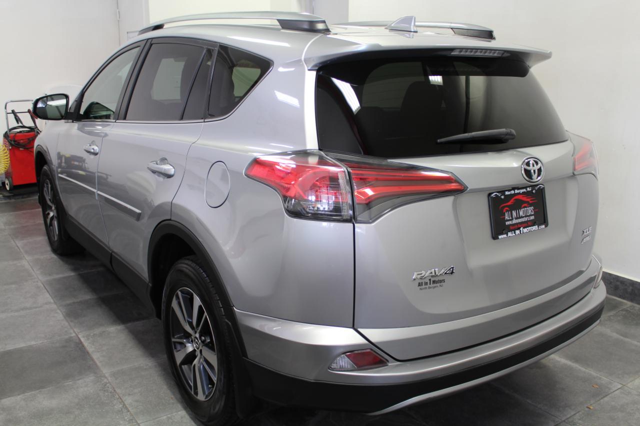 Toyota RAV4 XLE AWD (Natl) 2017