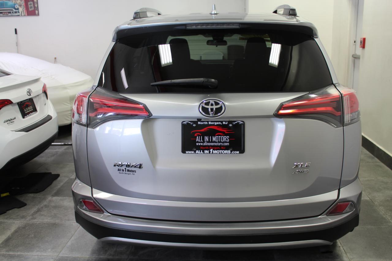 Toyota RAV4 XLE AWD (Natl) 2017