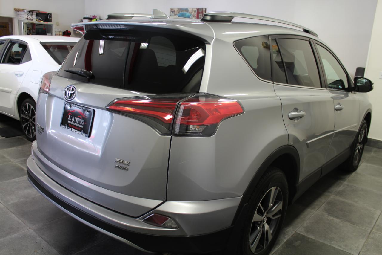Toyota RAV4 XLE AWD (Natl) 2017