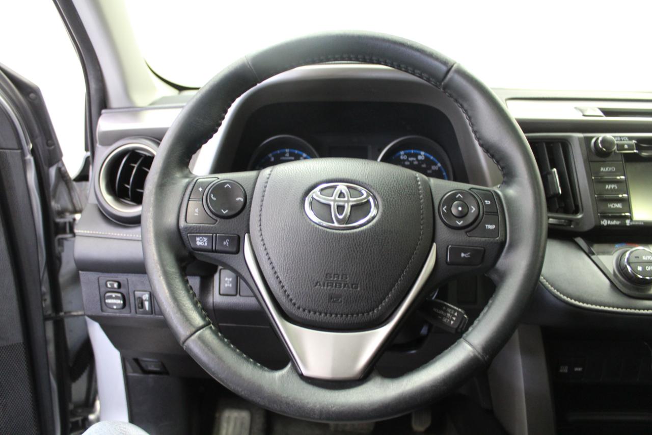 Toyota RAV4 XLE AWD (Natl) 2017