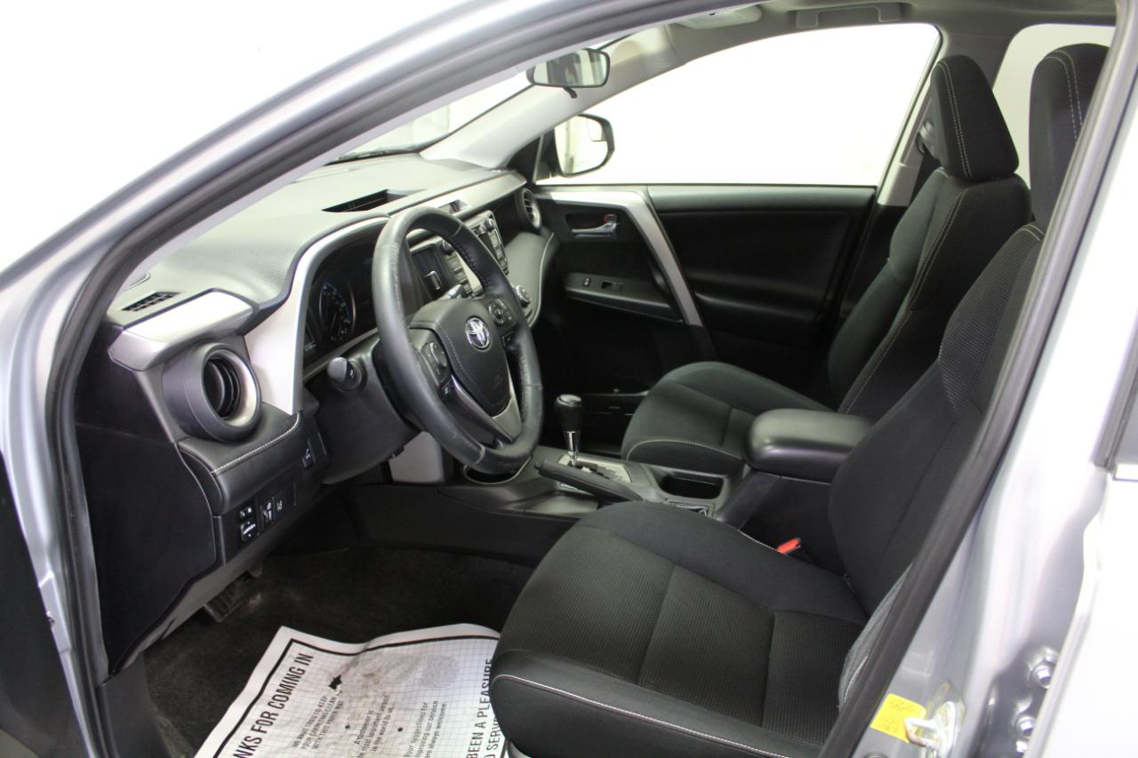 Toyota RAV4 XLE AWD (Natl) 2017