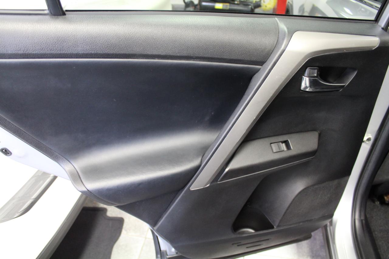 Toyota RAV4 XLE AWD (Natl) 2017