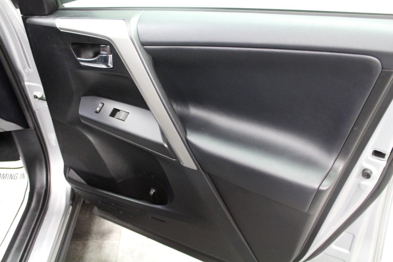 Toyota RAV4 XLE AWD (Natl) 2017