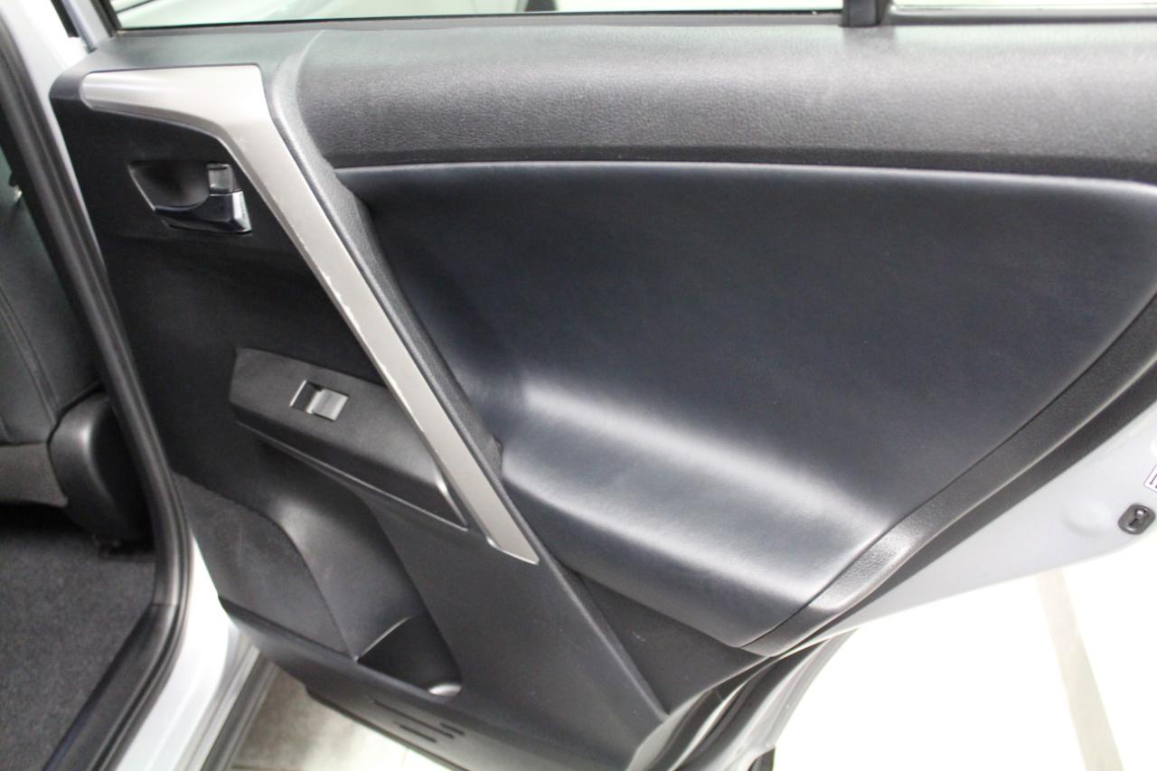 Toyota RAV4 XLE AWD (Natl) 2017