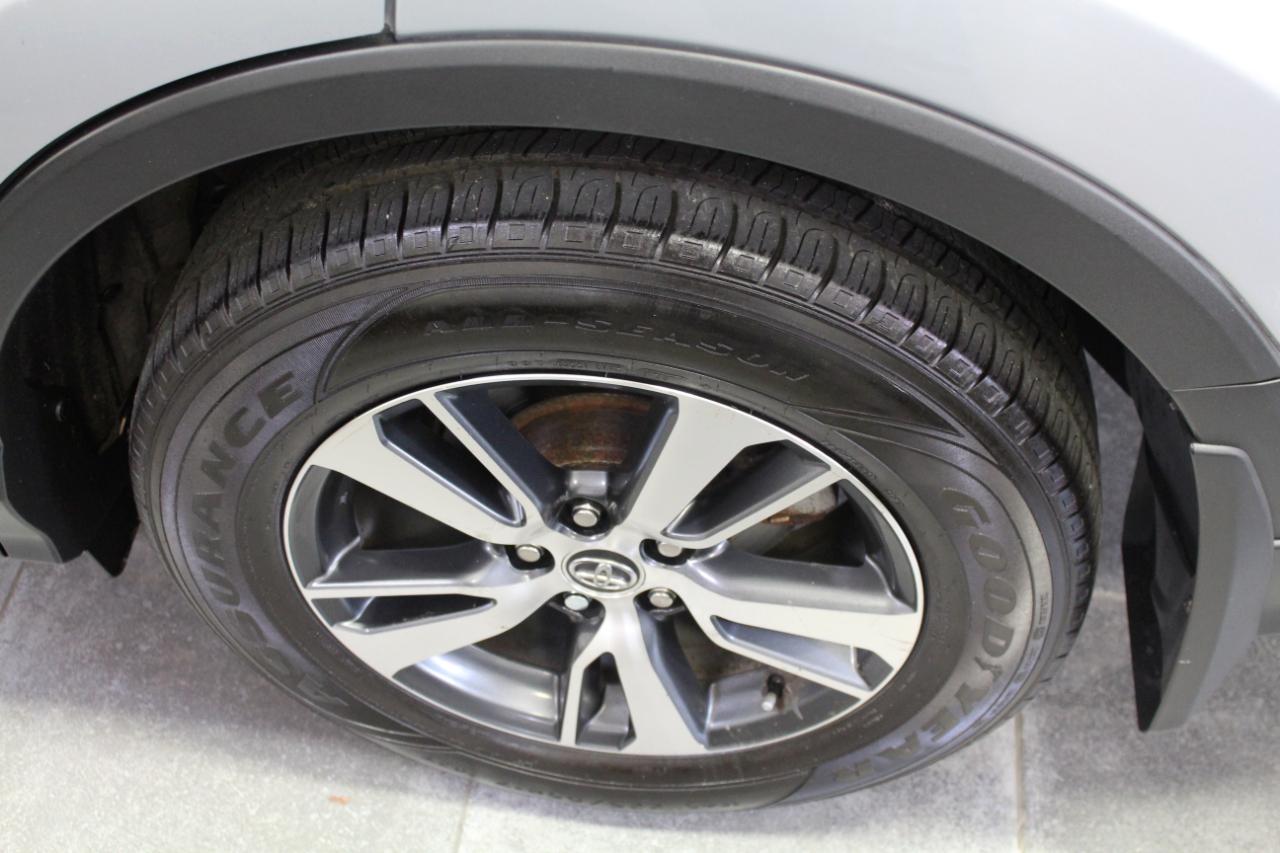 Toyota RAV4 XLE AWD (Natl) 2017