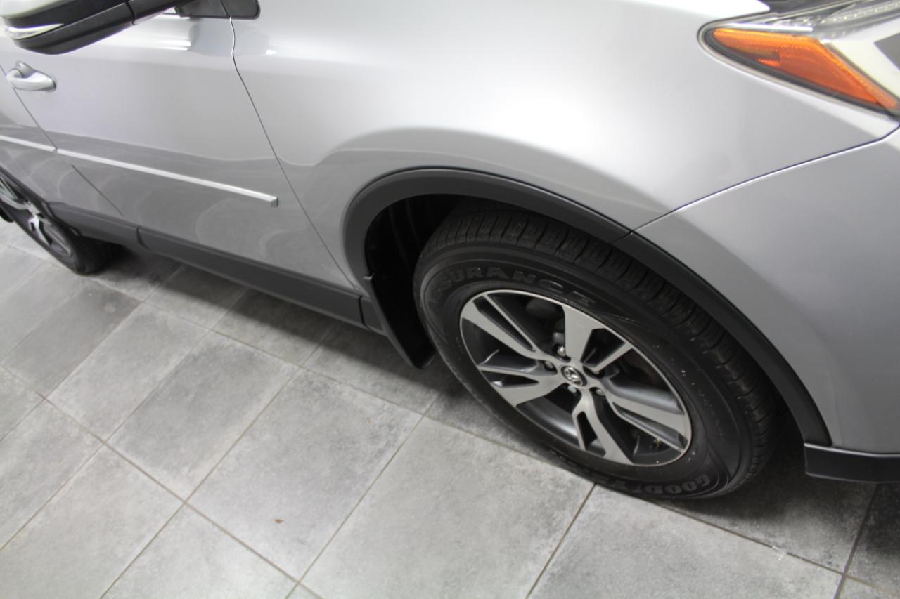 Toyota RAV4 XLE AWD (Natl) 2017