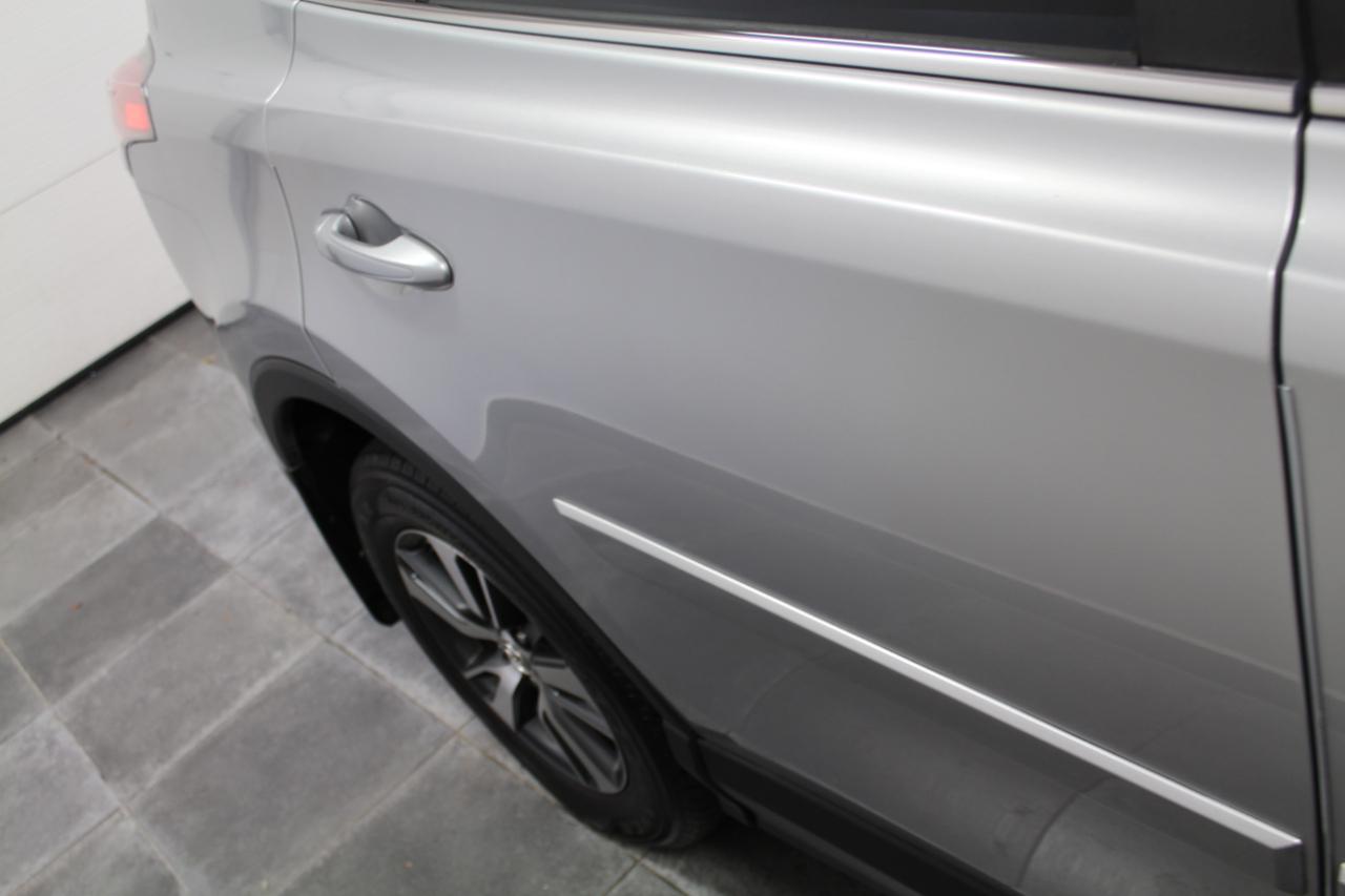 Toyota RAV4 XLE AWD (Natl) 2017