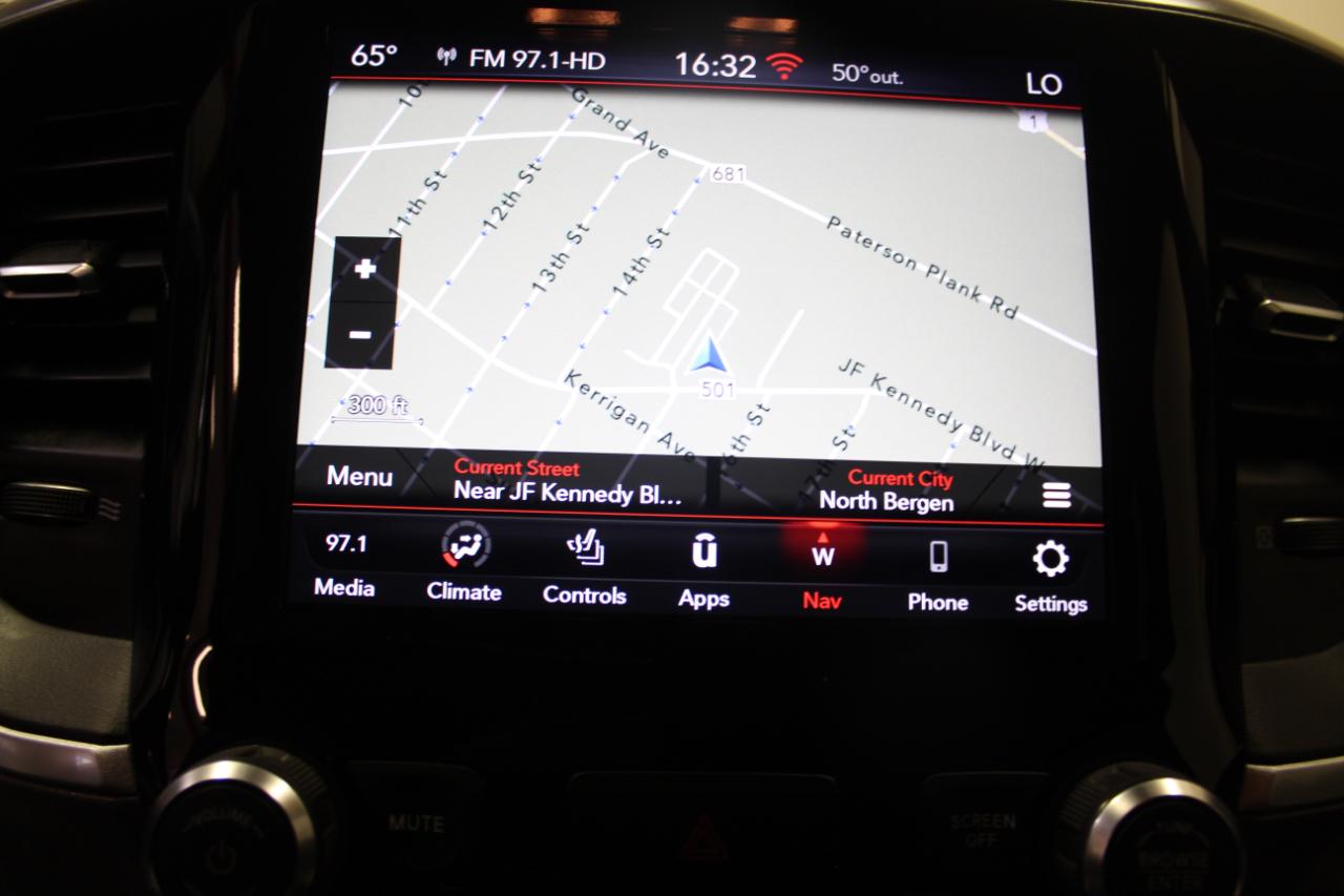 RAM 1500 Big Horn 4x4 Crew Cab 5'7" Box 2021