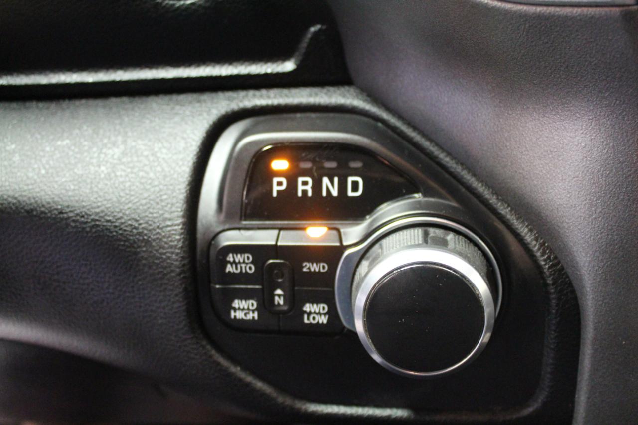 RAM 1500 Big Horn 4x4 Crew Cab 5'7" Box 2021