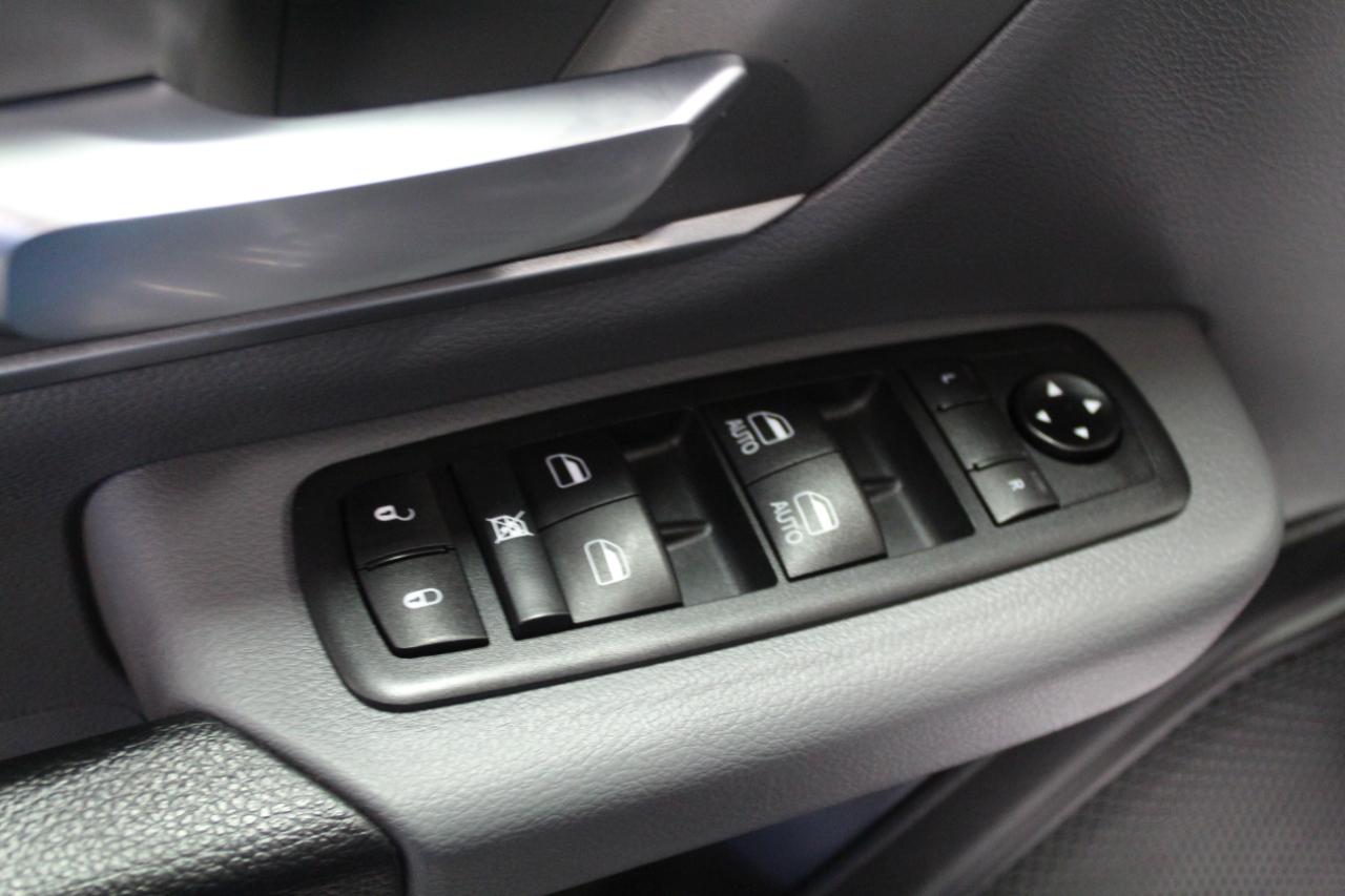 RAM 1500 Big Horn 4x4 Crew Cab 5'7" Box 2021