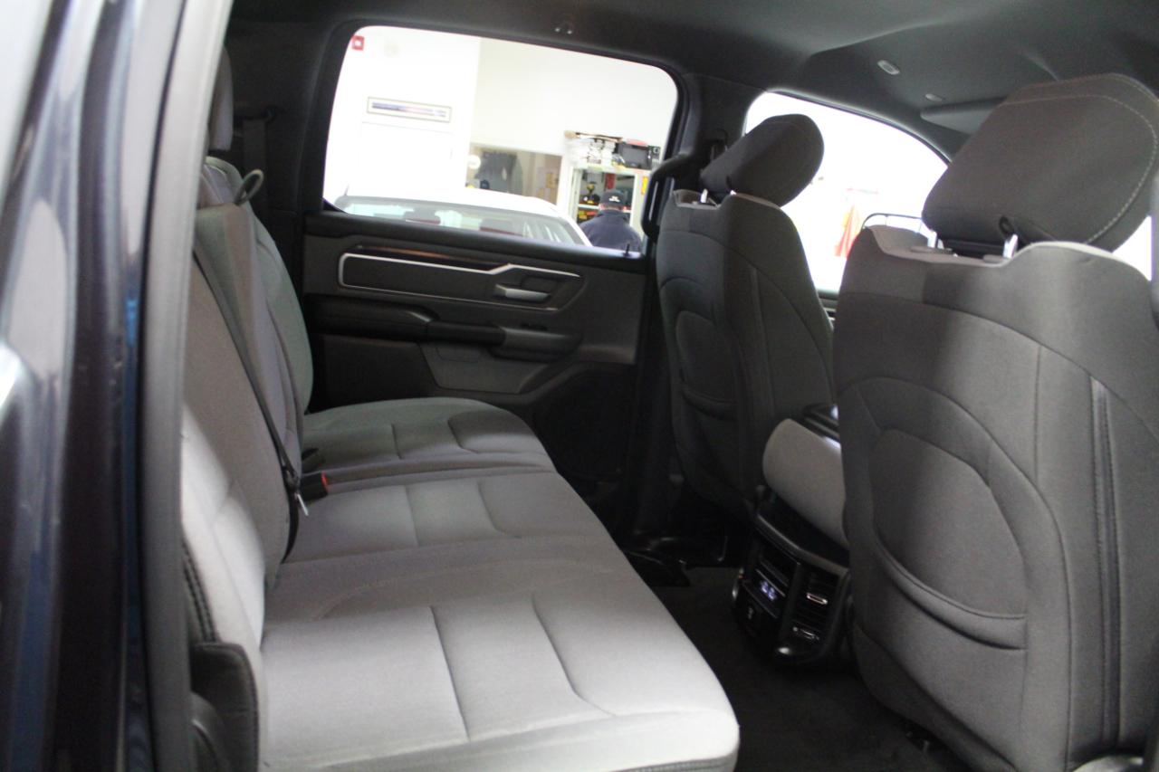 RAM 1500 Big Horn 4x4 Crew Cab 5'7" Box 2021