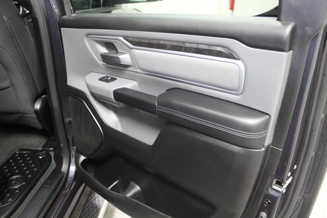 RAM 1500 Big Horn 4x4 Crew Cab 5'7" Box 2021