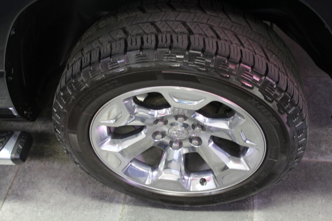 RAM 1500 Big Horn 4x4 Crew Cab 5'7" Box 2021