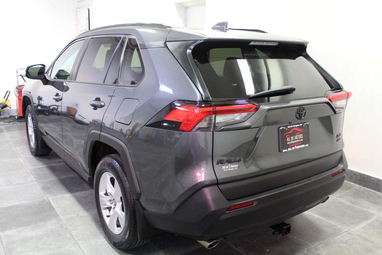Toyota RAV4 XLE AWD (Natl) 2020