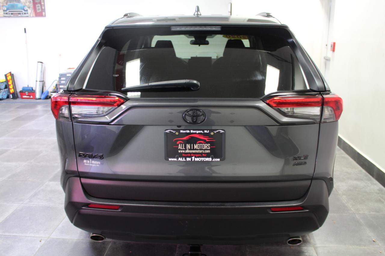 Toyota RAV4 XLE AWD (Natl) 2020