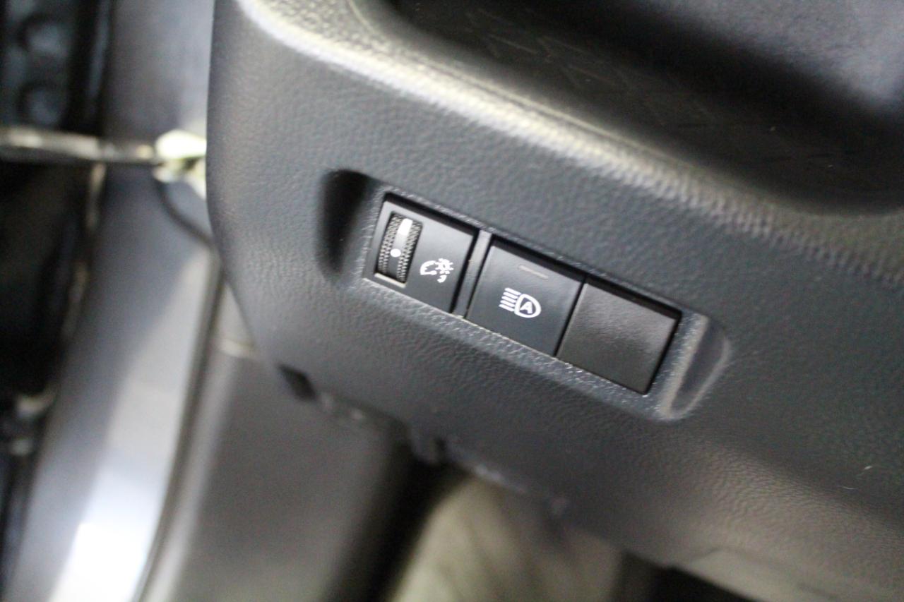 Toyota RAV4 XLE AWD (Natl) 2020