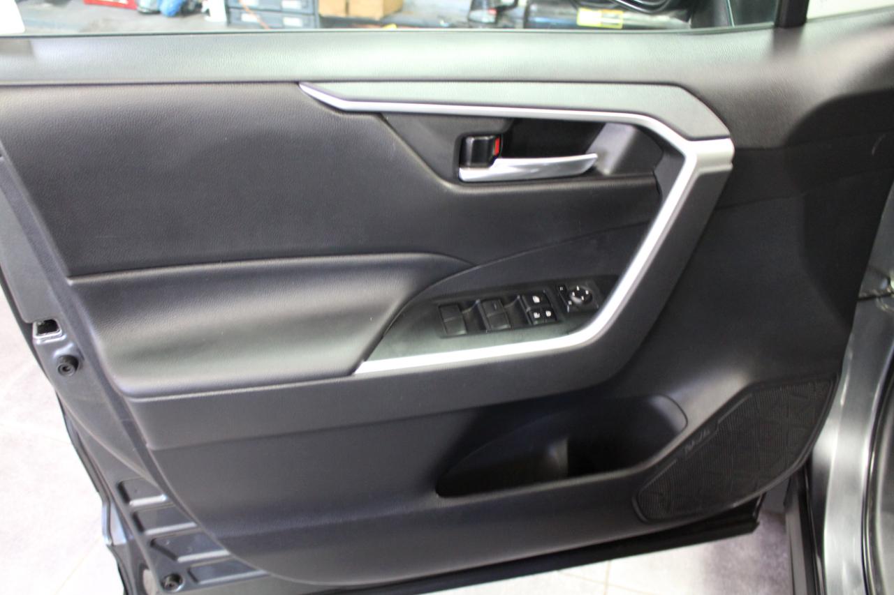 Toyota RAV4 XLE AWD (Natl) 2020