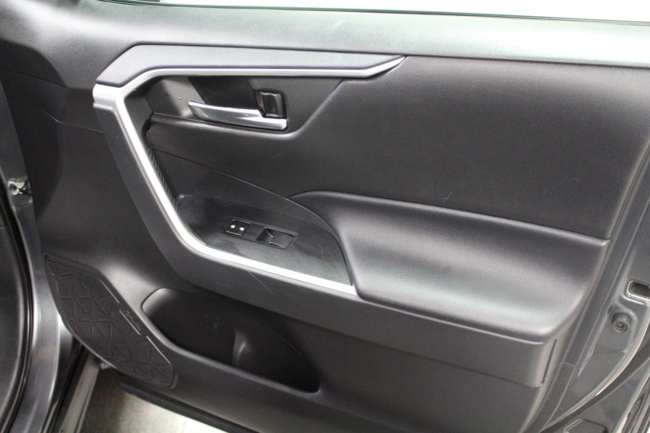 Toyota RAV4 XLE AWD (Natl) 2020