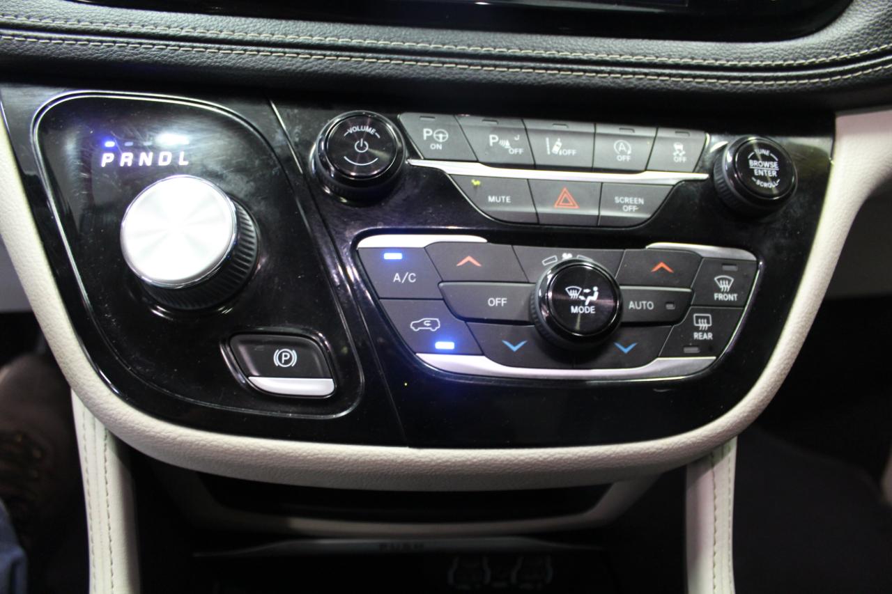 Chrysler Pacifica Limited FWD 2022